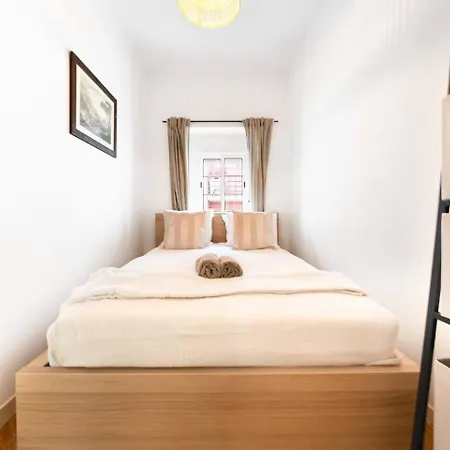 Full Townhouse Center 100m From *