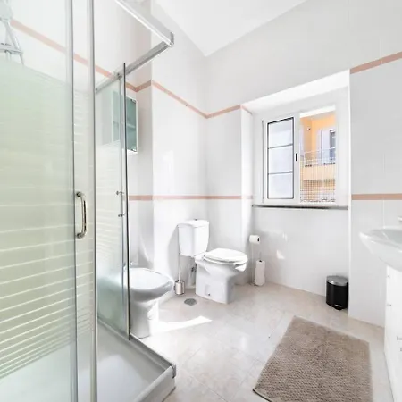 Full Townhouse Center 100m From * Cascais