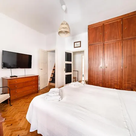 Full Townhouse Center 100m From *